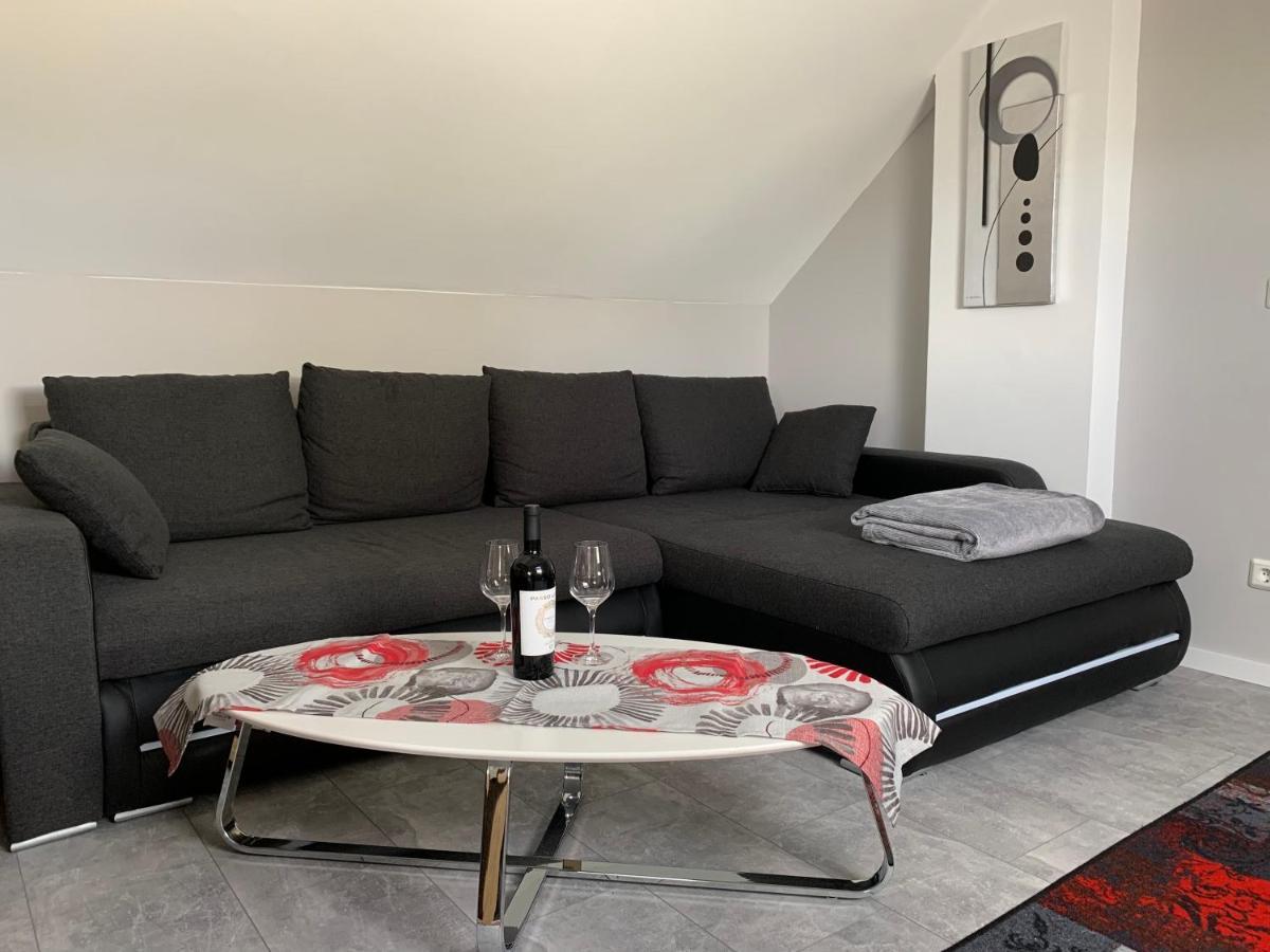 Ferienwohnung Sunny - Moderne Ferienwohnung Im Gruenen In Saarbruecken-West Eksteriør bilde