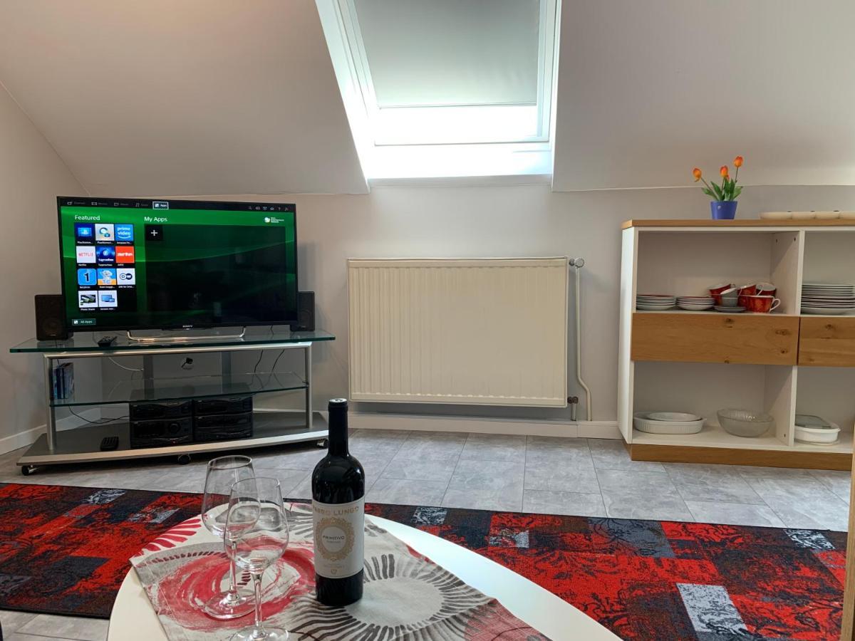 Ferienwohnung Sunny - Moderne Ferienwohnung Im Gruenen In Saarbruecken-West Eksteriør bilde